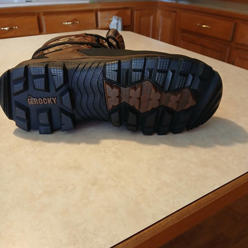 The first picture is of the lace hook that broke , and the second picture shows that I have not even wore them yet , it broke as I was putting them on for the first time