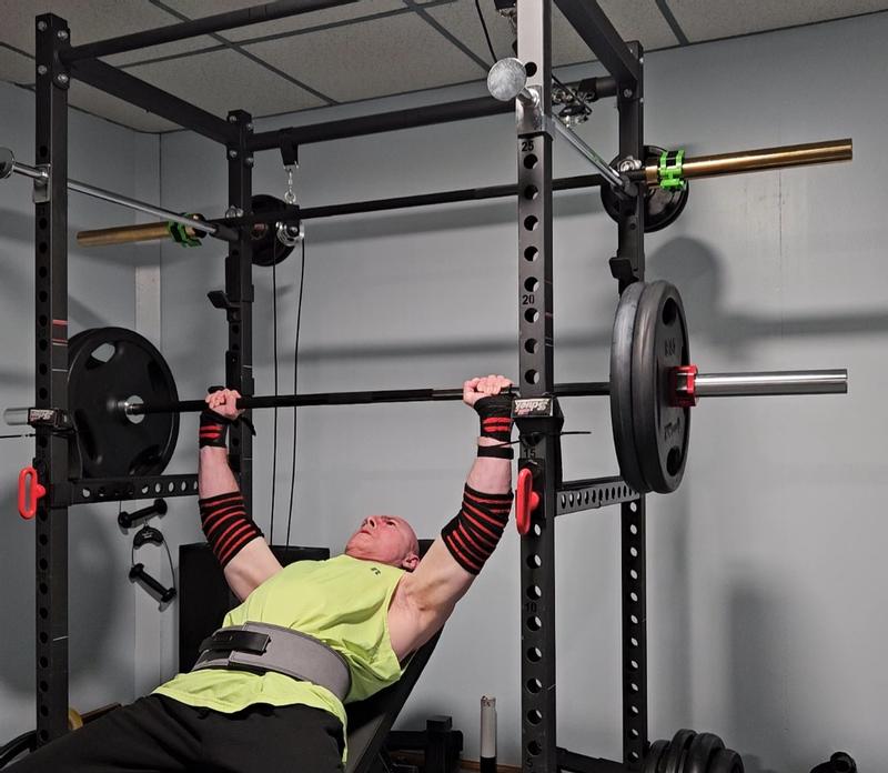 Lifting for 30 years to fight my Multiple Sclerosis.  Used many diffrent bars. This is my favorite 😍