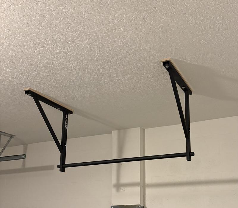 Garage P-3 pull-up bar.
