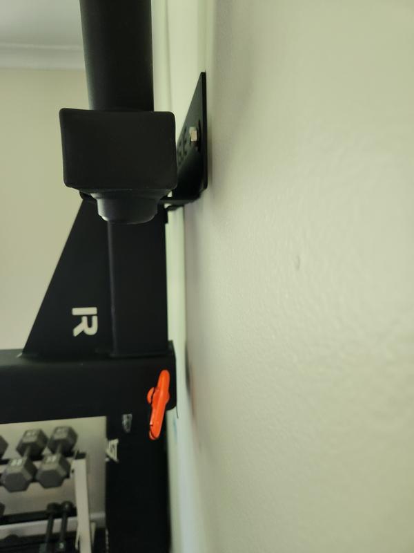 Matador hanging, no wall contact.