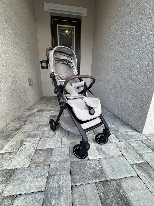 Customer photo for "Romer Lani Ultra Compact Stroller Review"