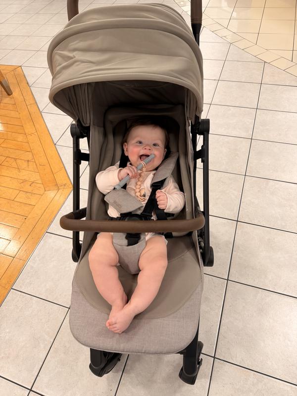 Customer photo for "Romer Lani Ultra Compact Stroller Review"