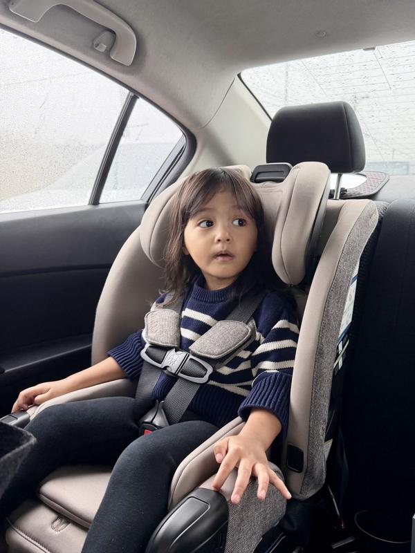 Customer photo for "Slim Sustainable and Premium Safety Car Seat"
