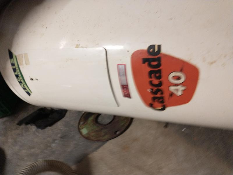 Giant Cascade 40-gal. 3000 W Electric Water-Heater 152B-3F7M | RONA