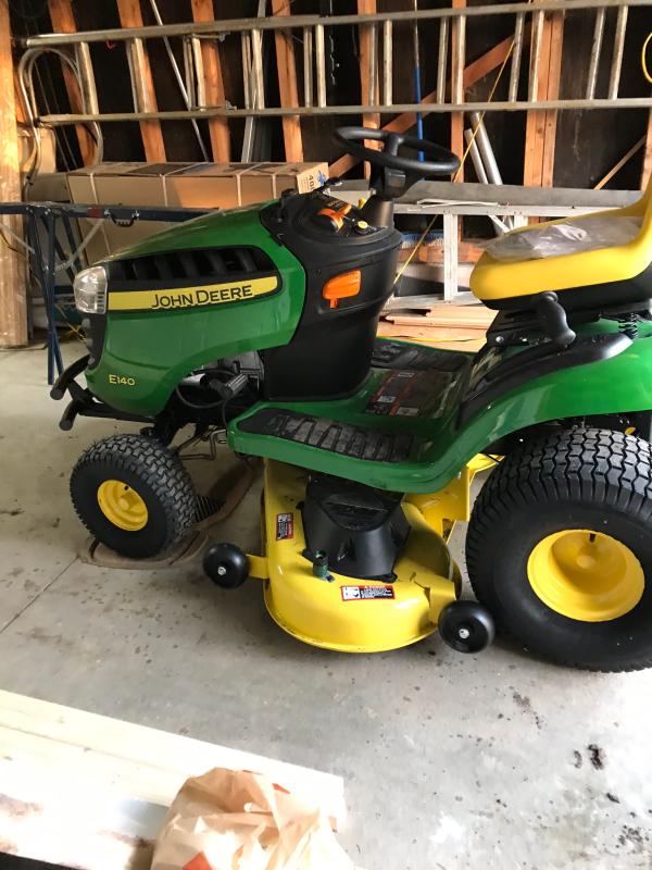 Cub Cadet Lawn Tractor XT1 - 42-in Cutting Deck - 19.5-HP Engine - Yellow