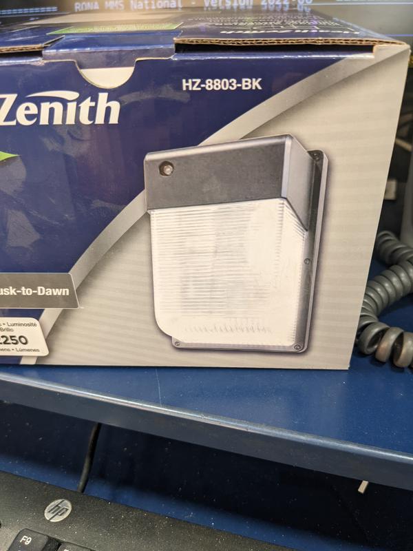 ◆パナソニック◆LED照明器具◆2個◆21年製◆Z-2508DL3◆ Heath Zenith 2250-lm Black LED Dusk to Dawn Security Light HZ-8803