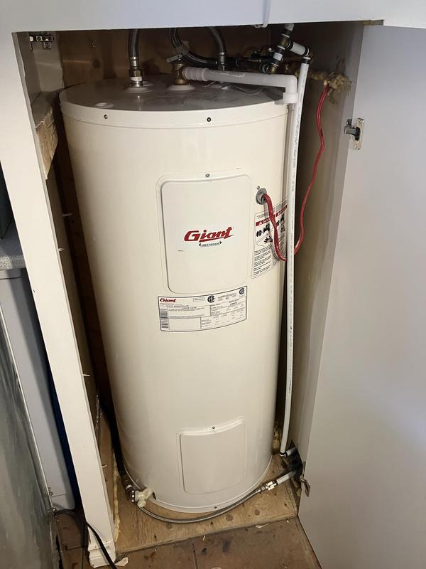 Giant 40-Gallon White Standard Electric Water Heater 152STE-3F7M