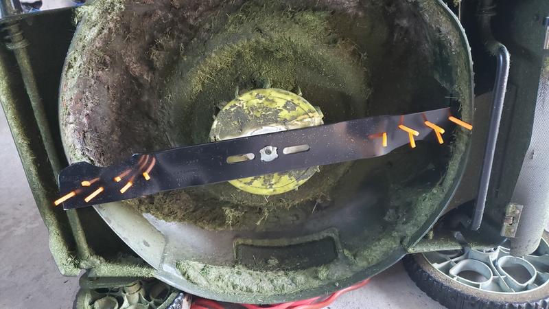 Power Rake 21 22 in 6 in 1 Universal Lawnmower Blade AT 0142 RONA