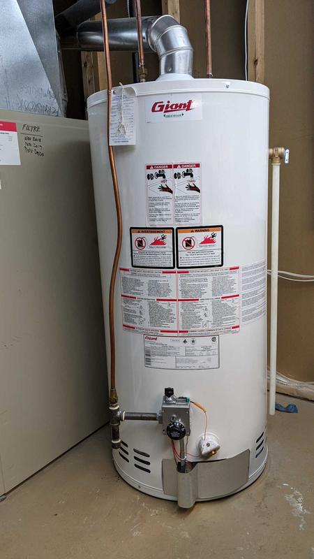 Giant Natural Gas Water Heater - Residential - 33-gal - 38000-BTU UG40-38LF-N2U  | RONA