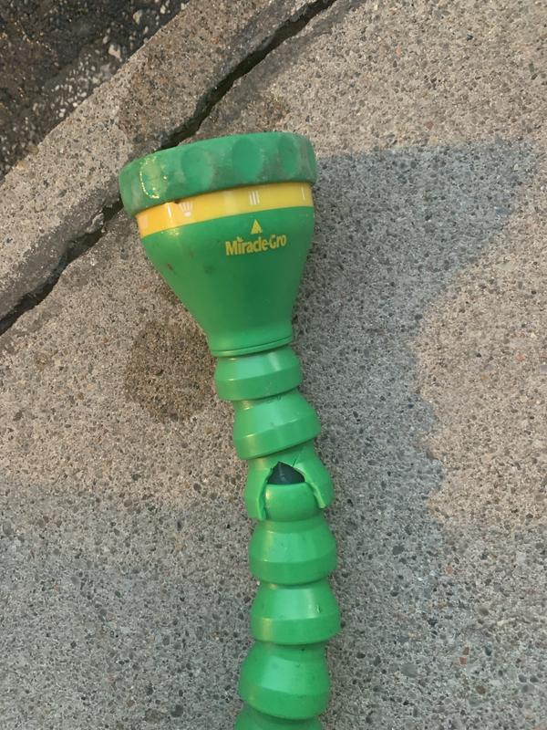MIRACLE GRO Articulating 9 Pattern 28" Snake Water Wand