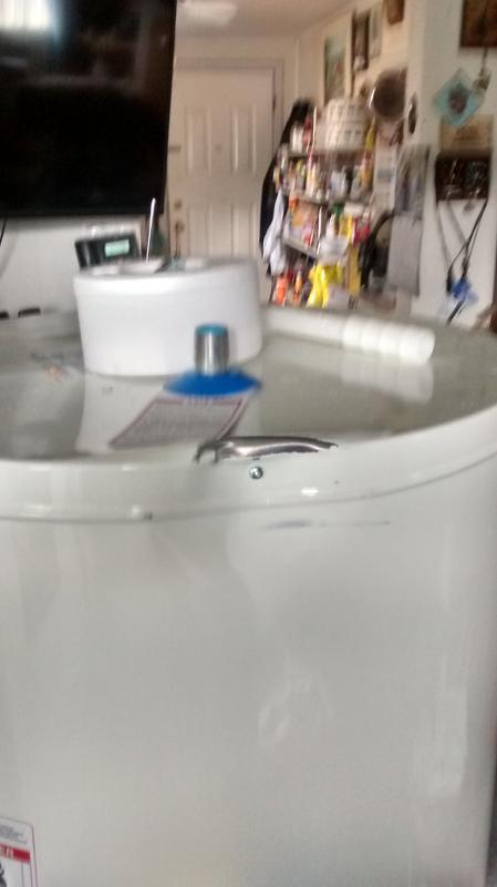Giant 40-Gallon White Standard Electric Water Heater 152STE-3F7M | RONA