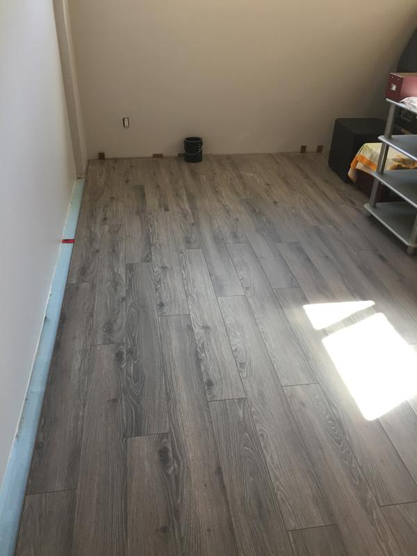 Mono Serra Laminate Flooring Hdf 17 72 Sq Ft Light Grey