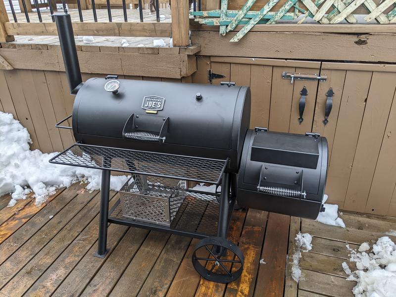 CHAR BROIL Oklahoma Joe s Highland Charcoal Offset Smoker 900 sq. in. Steel Black 15202037 RONA