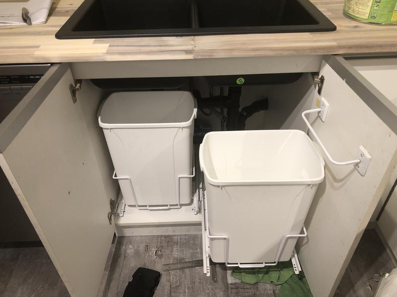 Real Solutions Pull Out Waste Bin Simple 19 L White Rona