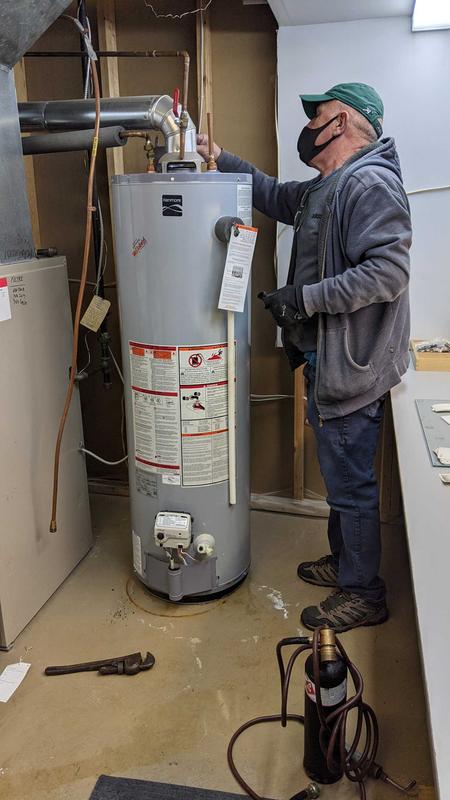 Giant Natural Gas Water Heater - Residential - 33-gal - 38000-BTU UG40-38LF-N2U  | RONA