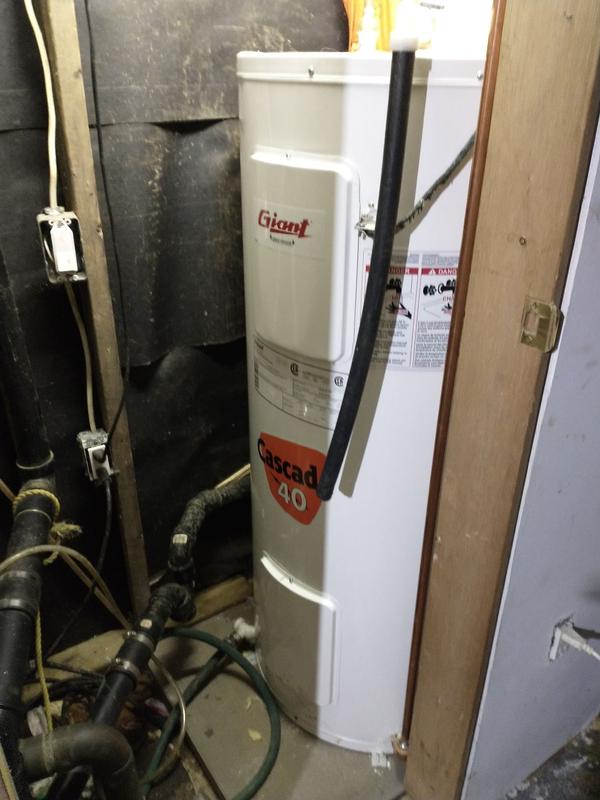 Giant Cascade 40-gal. 3000 W Electric Water-Heater 152B-3F7M | RONA