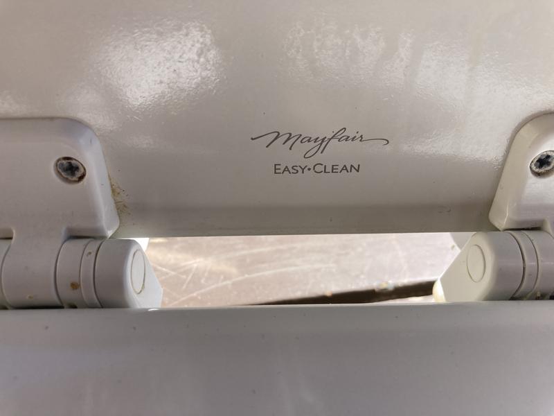 Siège de toilette à reflets naturels de Mayfair, forme allongée, bois,  devant fermé
