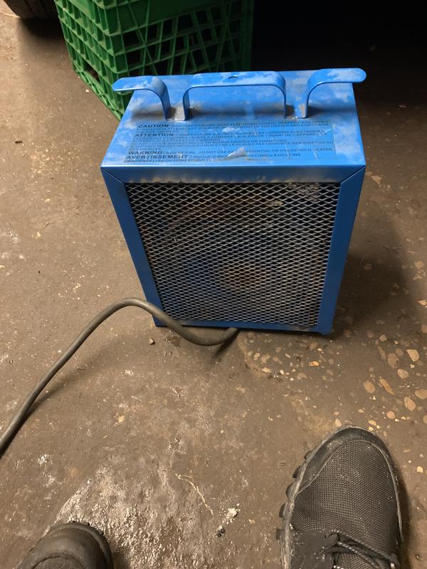 Uniwatt 16 382 BTU x 4 800 Watts/240 Volts Orange Portable Heater UCH48T |  RONA
