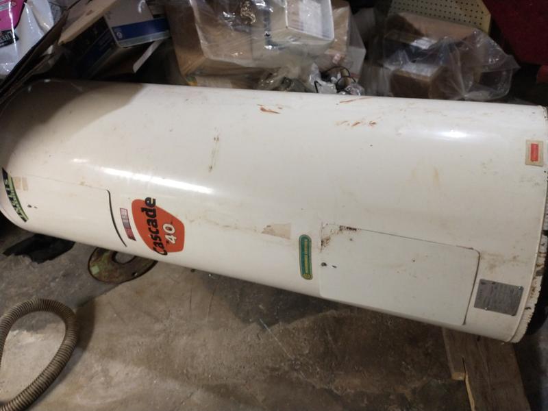 Giant Cascade 40-gal. 3000 W Electric Water-Heater 152B-3F7M | RONA