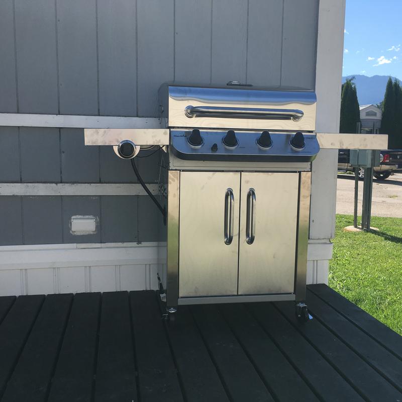 CHAR BROIL Propane Gas Barbecue 46 000 BTU 650 sq. in