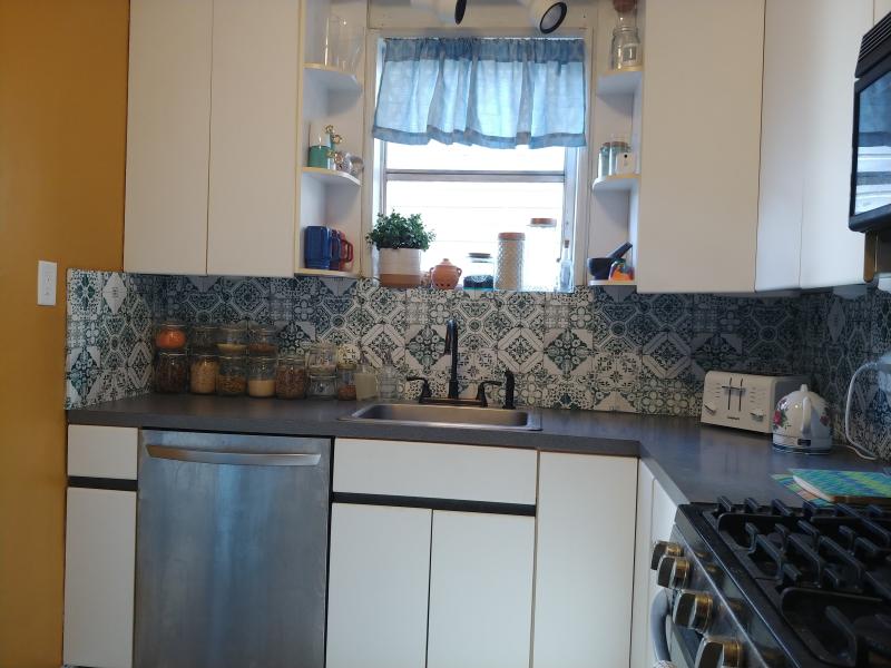 Mediterranean Tile Peel and Stick Wallpaper – RoomMates Decor