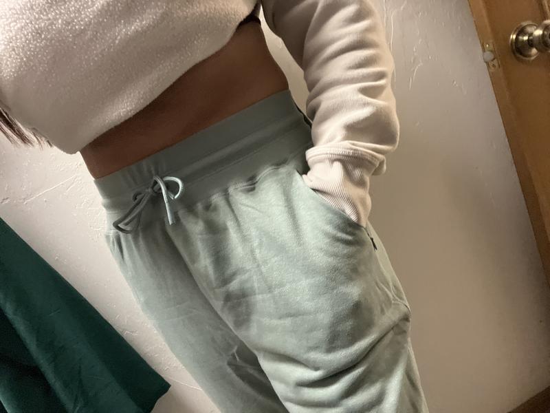 Aritzia TNA sweatsuit, Women's Fashion, Clothes on Carousell