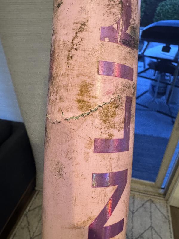 The crack goes all the way around.