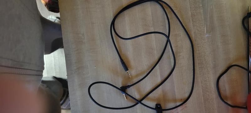3.5mm on both ends to connect your controller to the headset