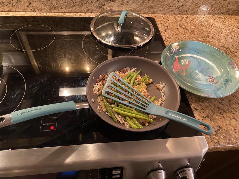 Perfect for stir-fry veggies, but also to sauté fish and chicken. The deeper pan is the go-to for lamb burgers and sloppy Joe.