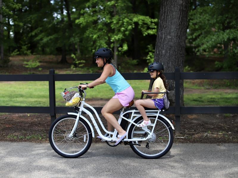 Beach cruiser bike with baby outlet seat