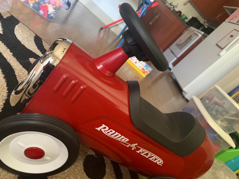14994円 大人気の 乗用玩具 子供用 乗り物 〜3歳 19kgまで ロードスター レッド 赤 Radio Flyer Little Red Roadster