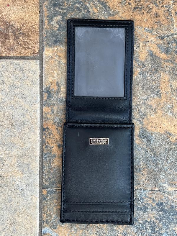 outside opened with two card slots and the ID showing
