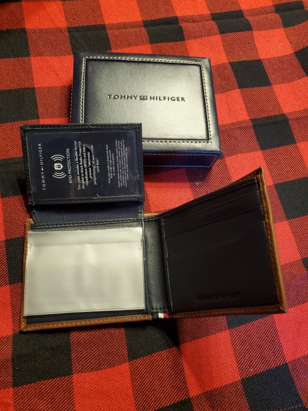 Lots of slots for cards and pictures