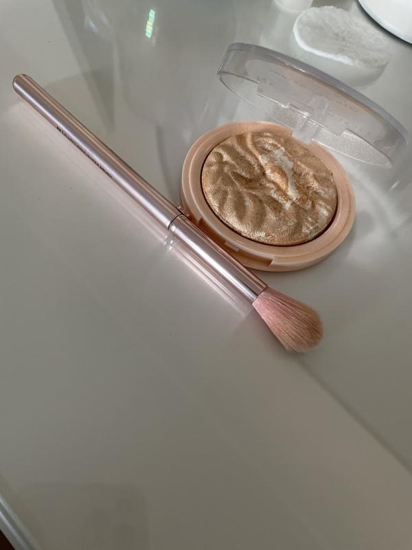 Makeup Revolution Reloaded Highlighter, Dare to Divulge