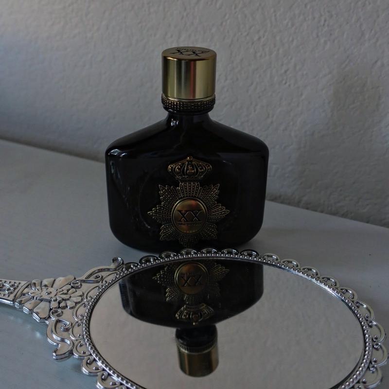 Customer photo for "A smooth blend of fresh citrus, warm woods, and subtle coffee that makes for an effortlessly versatile everyday fragrance."