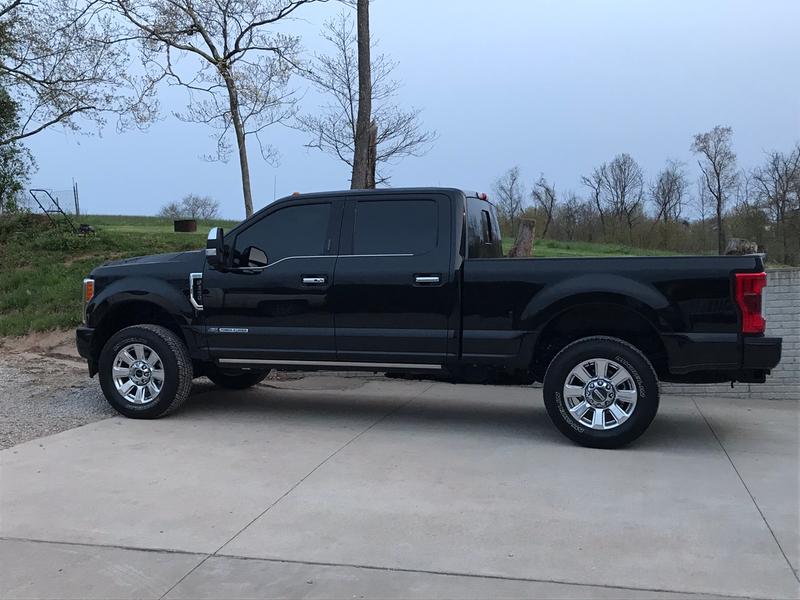 ReadyLIFT | 2011-2019 Ford Super Duty 2.5 Inch Leveling Kit with