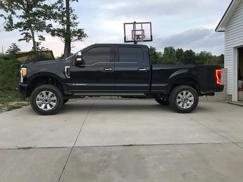 ReadyLIFT | 2011-2019 Ford Super Duty 2.5 Inch Leveling Kit with