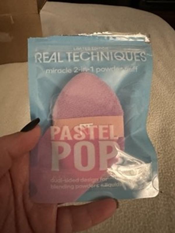 Pastel Pop Miracle 2-In-1 Dual Sided Powder Puff - Real Techniques