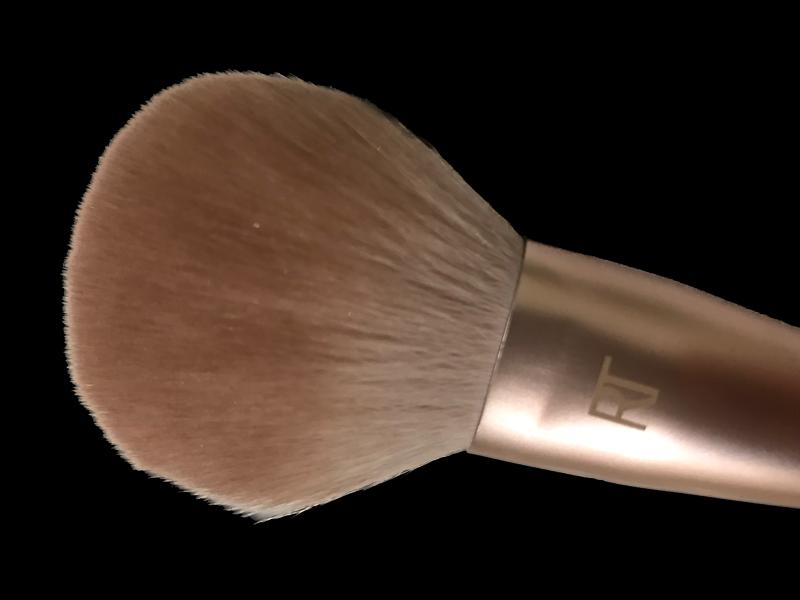 Real Techniques New Nudes Hazy Finish Powder Brush, Use With Blush,  Bronzer, & Setting Powder, Buildable Coverage, Multiuse Makeup Brush, Soft  Synthetic Bristles, 1 Count
