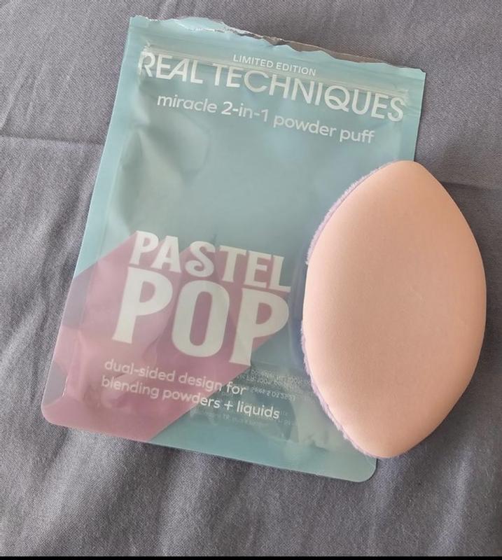 Pastel Pop Miracle 2-In-1 Dual Sided Powder Puff - Real Techniques