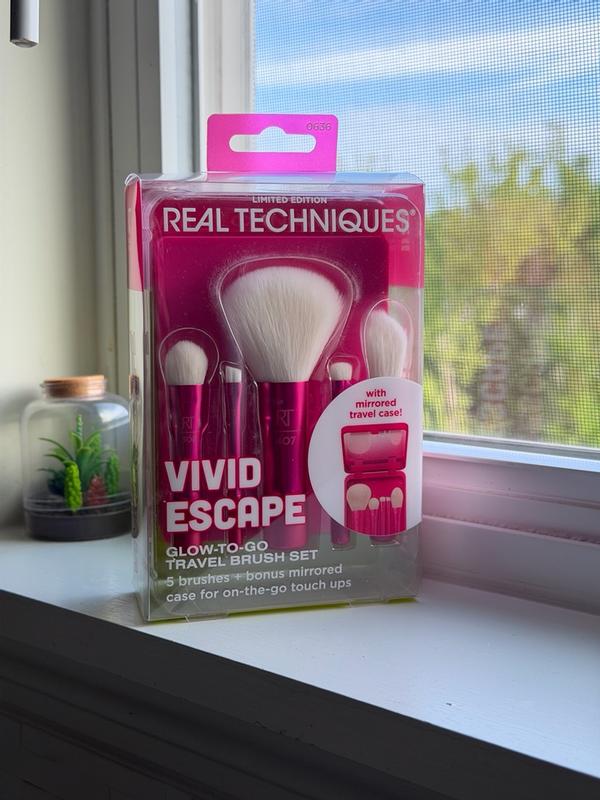 Vivid Escape Glow-To-Go Travel Brush Set | RealTechniques.com