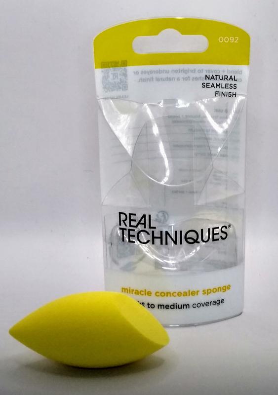 Real Techniques Miracle Concealer Sponge, Makeup Blending Sponge For  Concealer, Elongated Shape & Precise Application, Yellow Sponge, Latex-Free  Foam, 1 Count