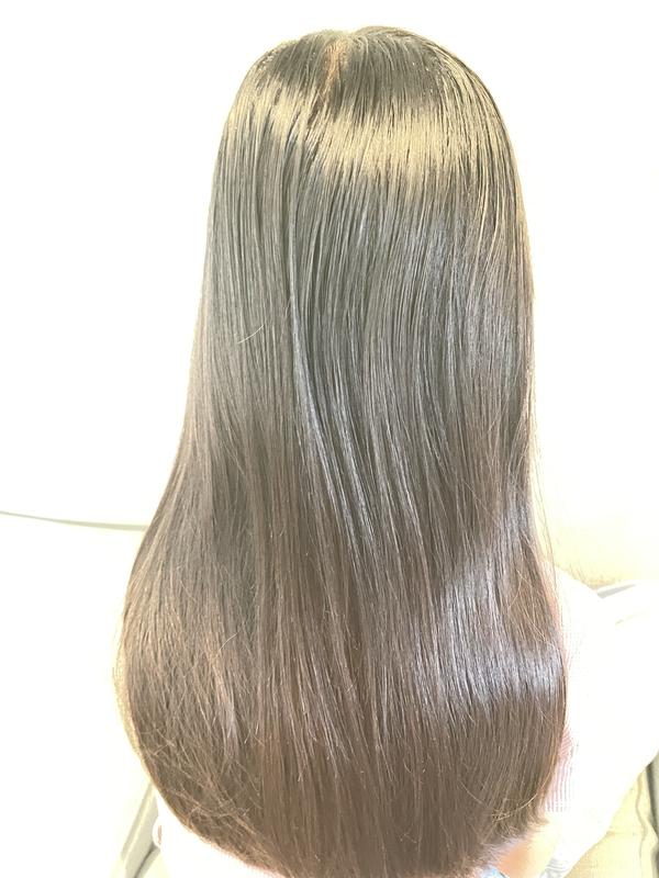 After using the Redken spary my hair was much more smooth and shiny.