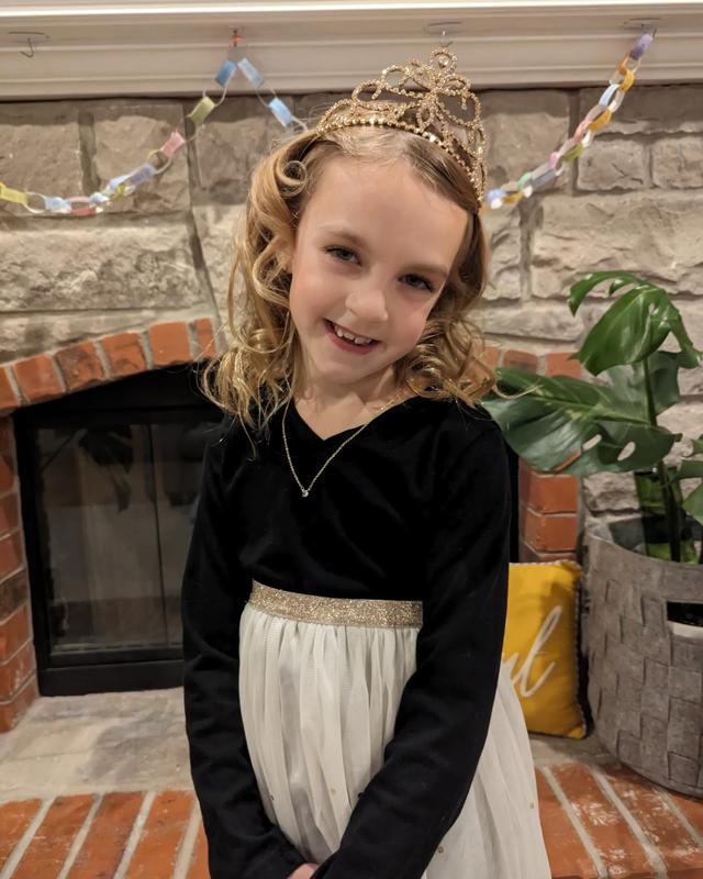 Held daughters curls for program.