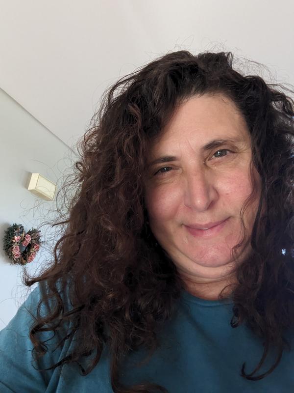 AFTER APPLICATION OF REFRESHING CURL MIST & SCULPTING CURL GEL