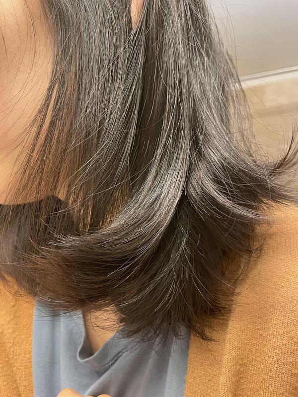After using it, my hair looks softer and doesn't get tangled in the wind.