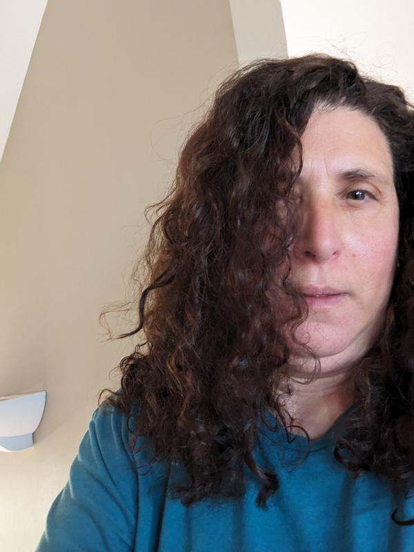 AFTER  APPLICATION OF REFRESHING CURL MIST & SCULPTING CURL GEL