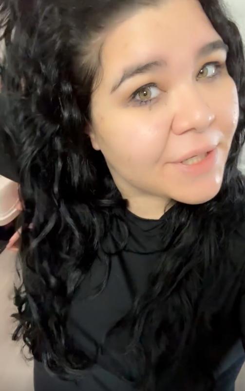 With 2 washes of detox, 1 wash of bond, 1 wash of conditioner. Day/night serum, slept with a cap, she lays!!