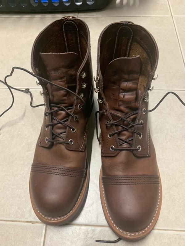 Speed hooks cutting 8111 tongues. This pair is about 3 weeks old. Thoughts?  Not terribly happy about it…not sure if normal. : r/RedWingShoes