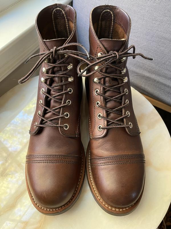 Speed hooks cutting 8111 tongues. This pair is about 3 weeks old. Thoughts?  Not terribly happy about it…not sure if normal. : r/RedWingShoes